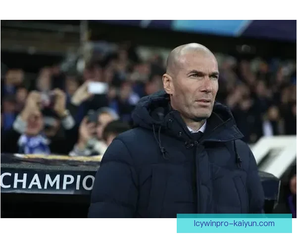 齐达内传球能力分析：在足球历史上并无与之相同的传控技艺。